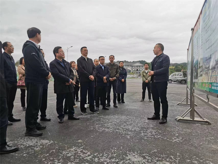 自貢市人大常委會副主任、民建自貢市委主委王孝謙一行考察四川供銷西南冷鏈物流基地